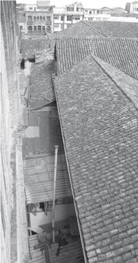 Una vista desde lo alto de la antigua Calle Santana, Cuenca