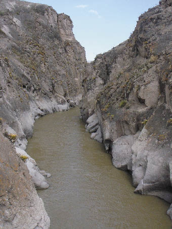 El sitio donde se levantaría la presa de Minas y parte del valle que se inundaría.