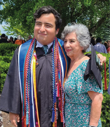 HIJO DE ECUATORIANOS SE GRADÚA DE INGENIERO ESPACIAL EN EE:UU