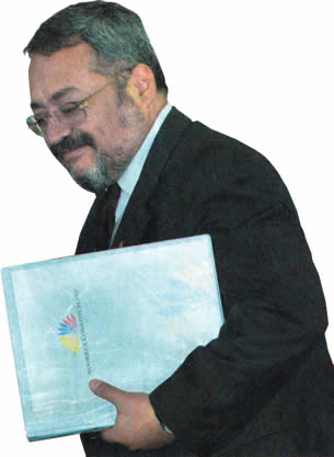 El Presidente del Tribunal Supremo Electoral, Jorge Acosta