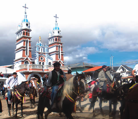 pobladores de Gualalcay festejan a lo grande a la Virgen de El Carmen