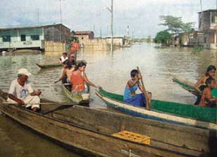 Ecuador sumergido bajo las aguasLas calles y caminos de los pueblos de la costa se convierten en ríos y lagos nevegables.