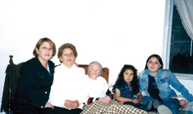 Esther Doraliza con su familia